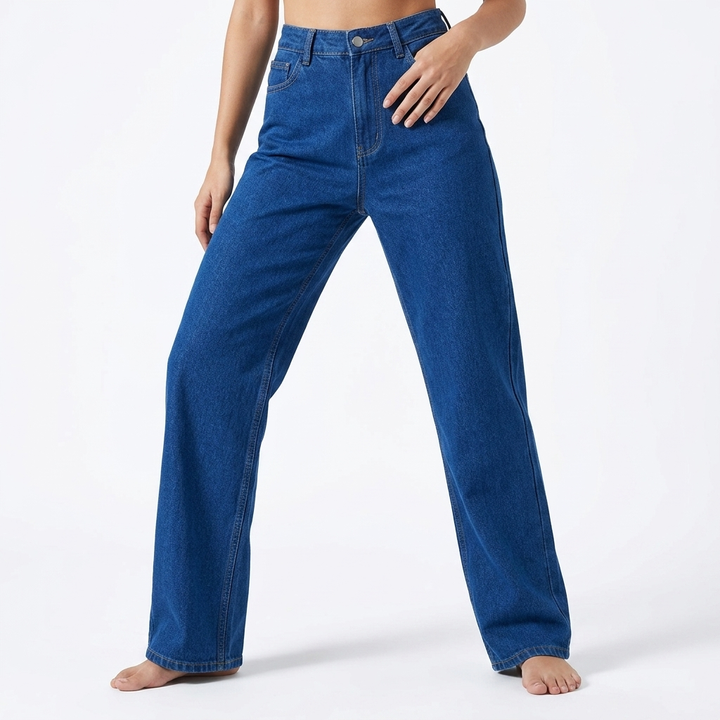 Jeans donna vita alta gamba dritta, perfetti per un look casual e confortevole. Vestibilità rilassata per ogni giorno.