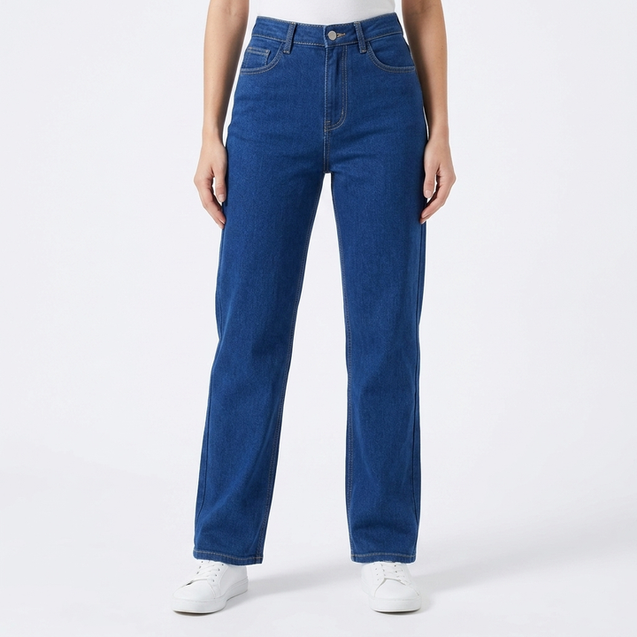 Pantaloni jeans donna vita alta con gamba dritta per stile quotidiano. Comodi e versatili, con dettagli bottoni.