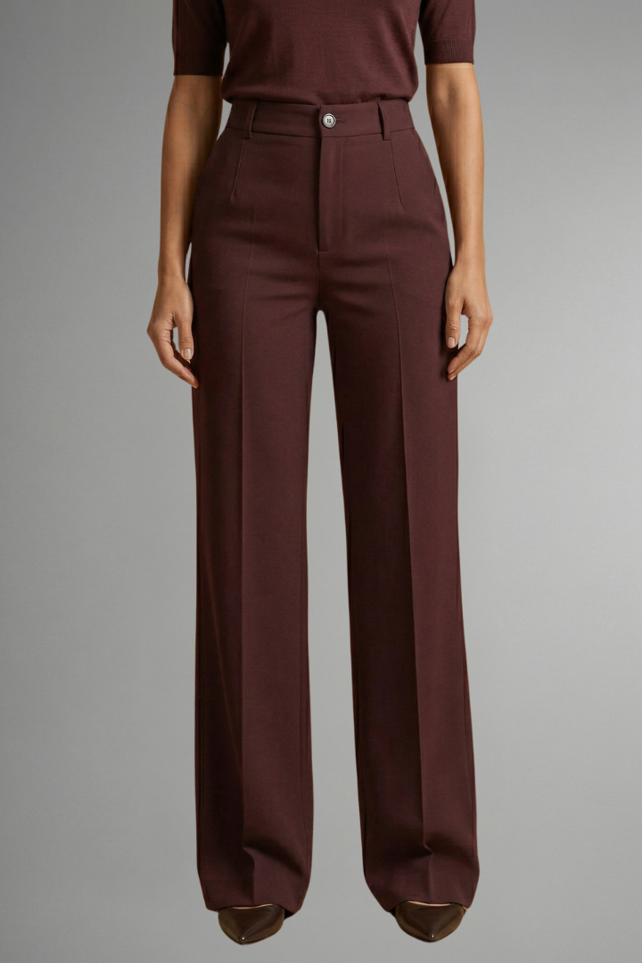 Pantaloni eleganti donna a gamba larga e vita alta, ideali per una silhouette moderna e confortevole. Look chic e versatile.