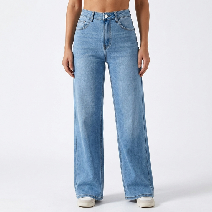 Jeans larghi donna comodi, a vita alta e lavaggio chiaro. Ideali per uno stile rilassato e alla moda, cinque tasche.