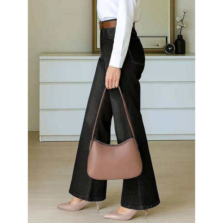 Jeans neri da donna a vita alta, con gamba larga e cinque tasche, ideali per un outfit elegante o casual.