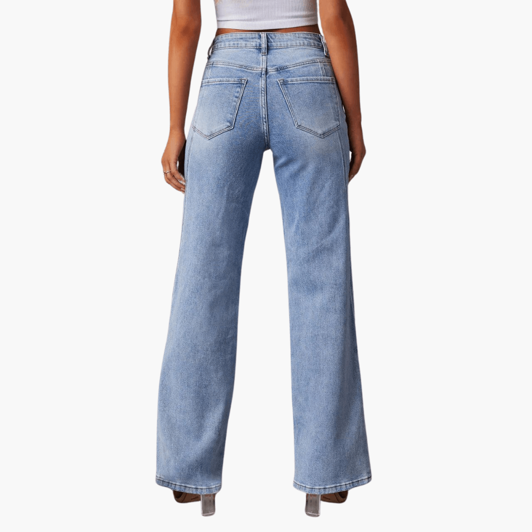 Jeans donna a vita alta, gamba larga e vestibilità comoda. Lavaggio chiaro e cuciture frontali per un look unico.