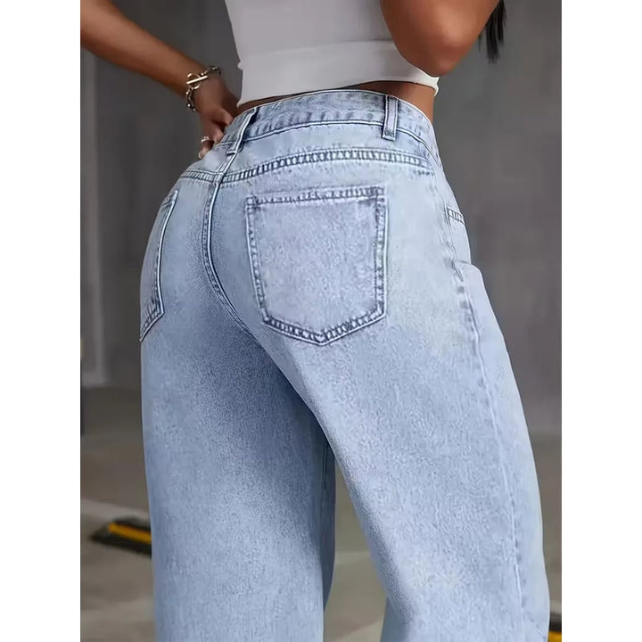 Jeans da donna a vita alta con gamba larga, colore denim chiaro, perfetti per outfit casual e di tendenza.