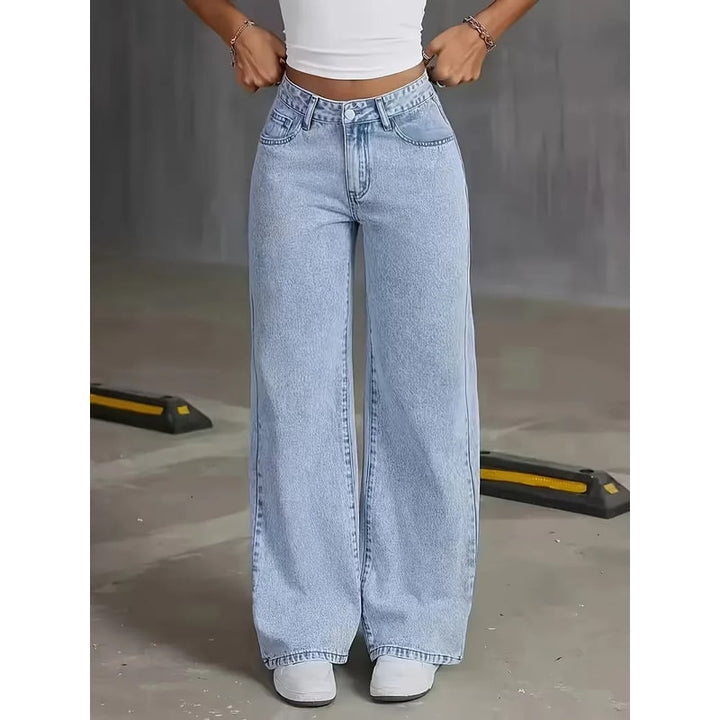 Jeans donna vestibilità comoda, vita alta e gamba dritta larga, un must-have per la moda primavera estate.