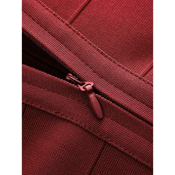 Moda donna: mini abito fasciante bodycon con scollo a V profondo. Vestito corto elegante per feste e serate speciali.