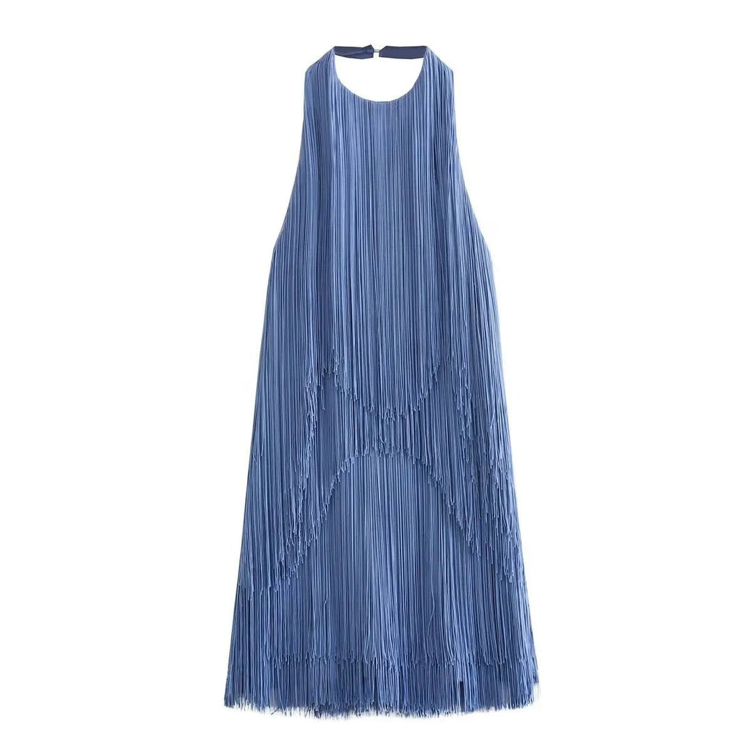 Moda donna: abito mini blu elegante con frange, collo halter e schiena aperta. Stile glamour per ogni occasione.