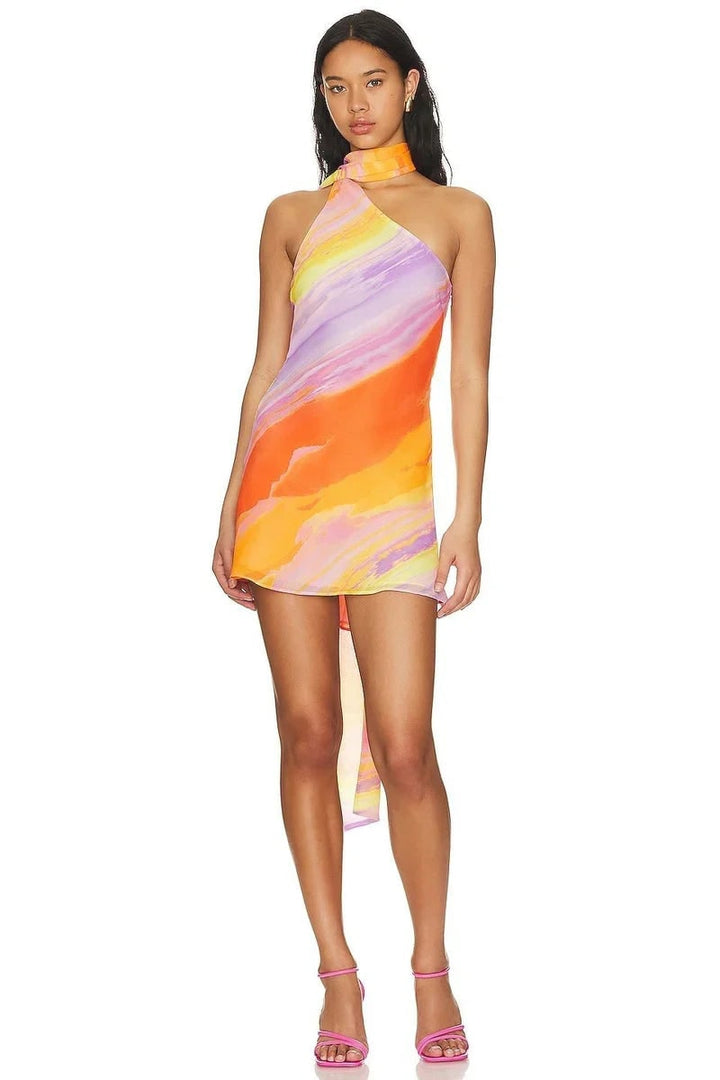 Mini abito donna asimmetrico monospalla per feste. Elegante vestito halter corto per cerimonie primavera, moda.
