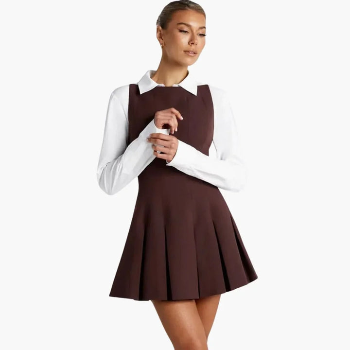 Abito da festa donna, mini e plissettato, con spalline sottili, perfetto per serate estive e cocktail party.