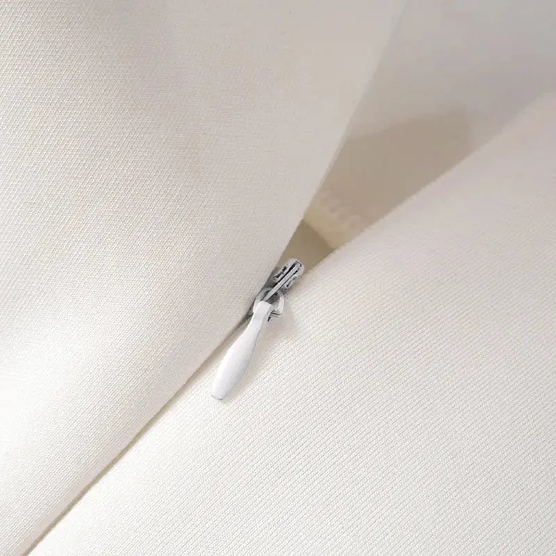 Elegante mini abito donna senza spalline, taglio A-line, per un look raffinato in ogni occasione.