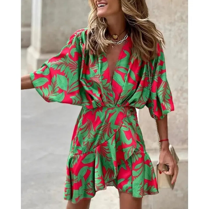 Vestito donna estivo con stampa floreale, mini gonna a portafoglio e maniche ampie. Ideale per cocktail party.