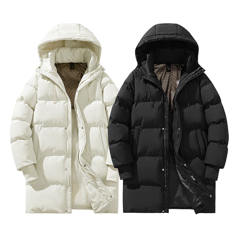 Piumino donna invernale caldo con cappuccio e polsini a costine, ideale per l'outfit casual.