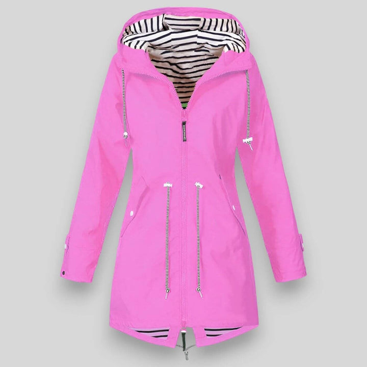 Comoda giacca antipioggia da donna con cappuccio, ideale per un look casual chic e per proteggerti dalla pioggia.