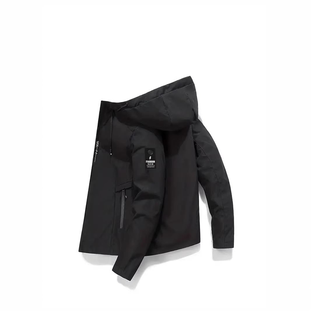 Giacca a vento donna elegante con cappuccio, tasche zip e vestibilità regolabile. Perfetta per primavera/autunno.