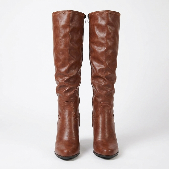 Stivali donna alti casual-chic con tacco largo, punta rotonda. Scarpe invernali e autunnali per stile versatile.