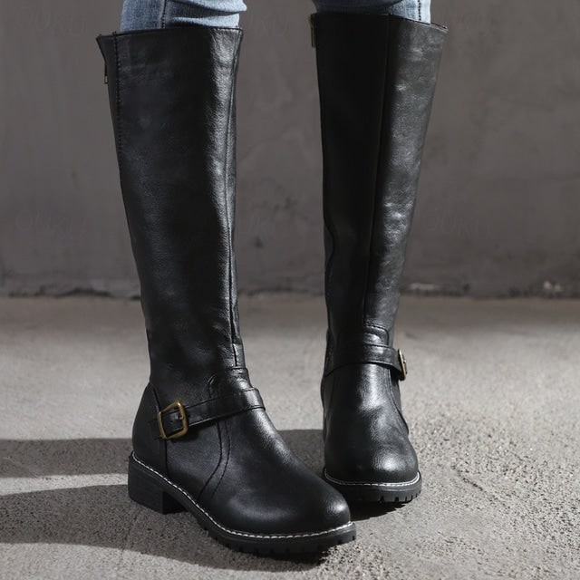 Stivali al ginocchio donna con fibbia e cerniera. Calzature invernali comode ed eleganti per completare ogni outfit casual.