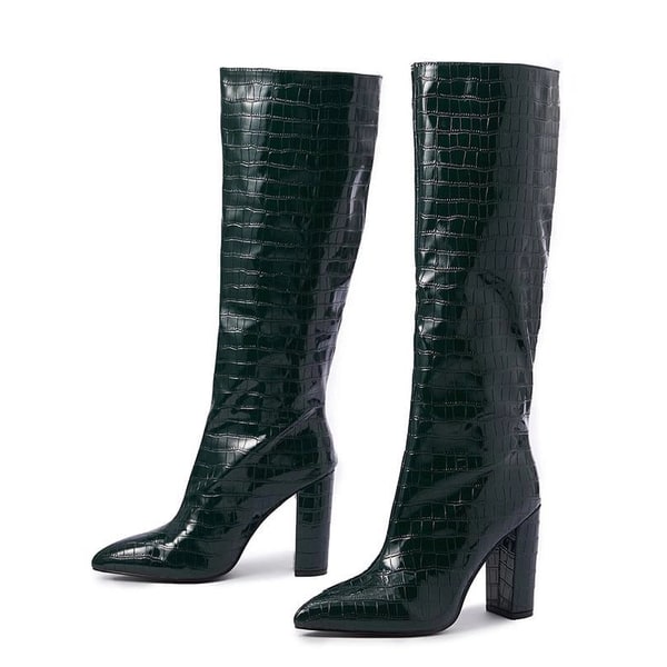 Stivali neri alti donna al ginocchio, con tacco a blocco e punta affusolata. Elegante effetto coccodrillo, moda invernale.