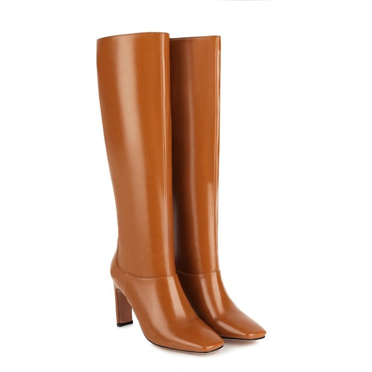 Stivali donna neri al ginocchio, tacco grosso e punta quadrata. Perfetti per un look autunno inverno chic e confortevole.
