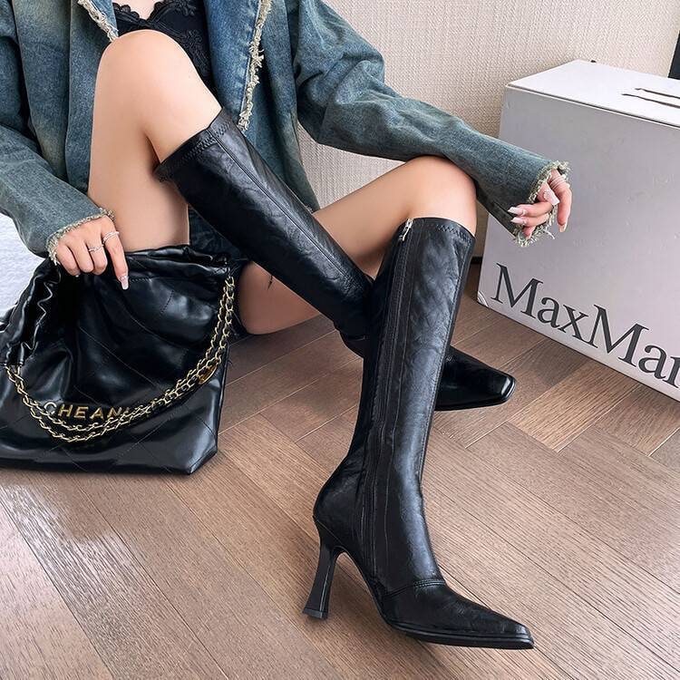 Eleganti stivali alti da donna con tacco a spillo pronunciato e punta quadrata. Ideali per la moda femminile serale.