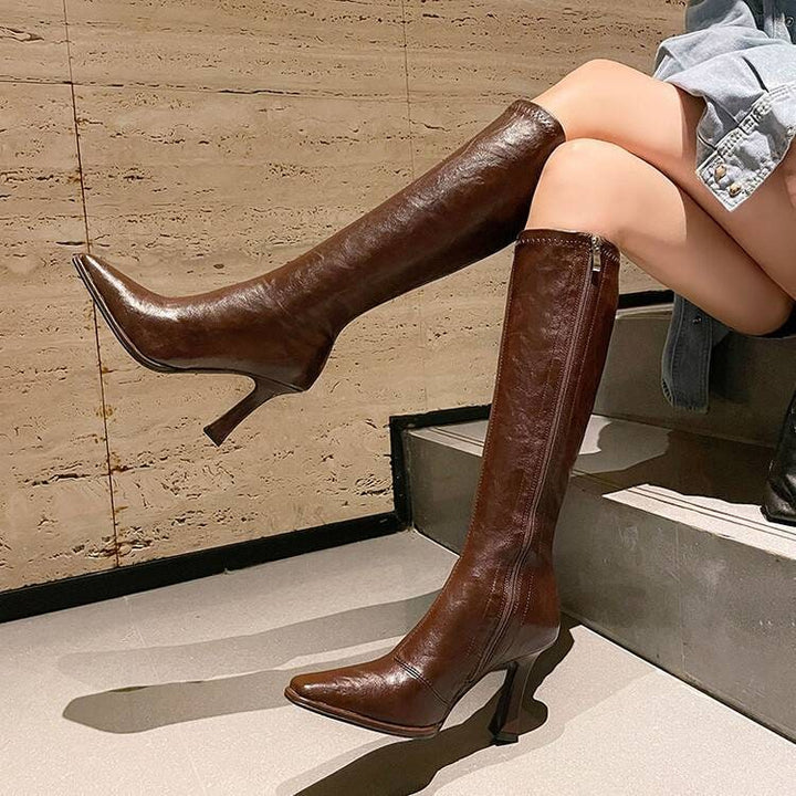 Stivali alti da donna eleganti con zip, tacco a spillo e punta quadrata. Ideali per un look sofisticato e di tendenza.