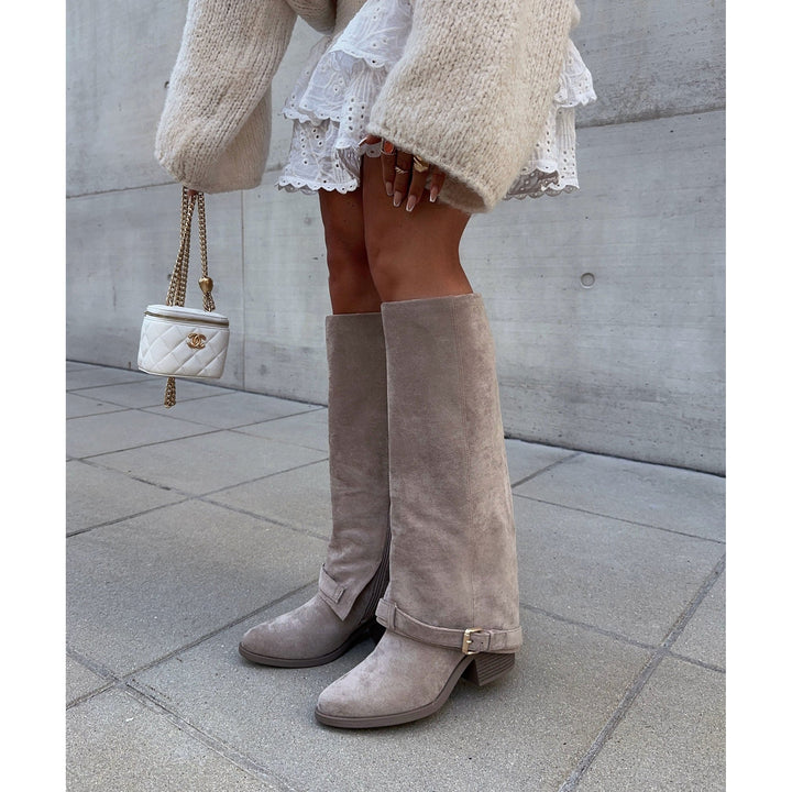 Calzature da donna al ginocchio, stivali comodi con tacco largo, ideali per la moda autunnale e invernale.
