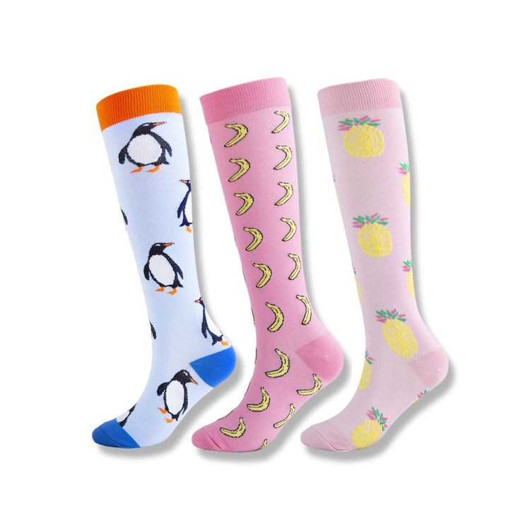 Un paio di calze a compressione da donna al ginocchio, eleganti e funzionali, per supporto quotidiano.