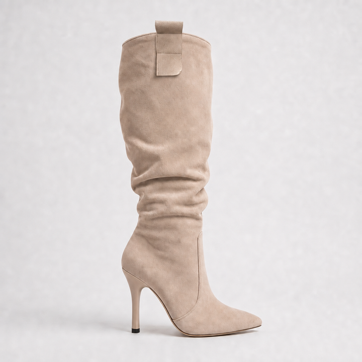 Stivali alti donna western con punta affusolata e tacco a stiletto, eleganti calzature autunnali per moda sofisticata.