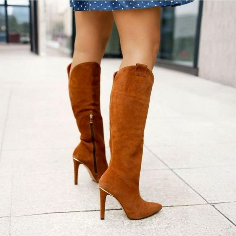 Stivali alti da donna, look western con punta affusolata e tacco a stiletto, calzature eleganti per uno stile unico.