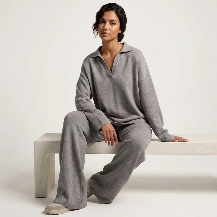 Dettaglio laterale completo lounge donna: pantaloni ampi e maglia a collo, comfort e stile autunno.