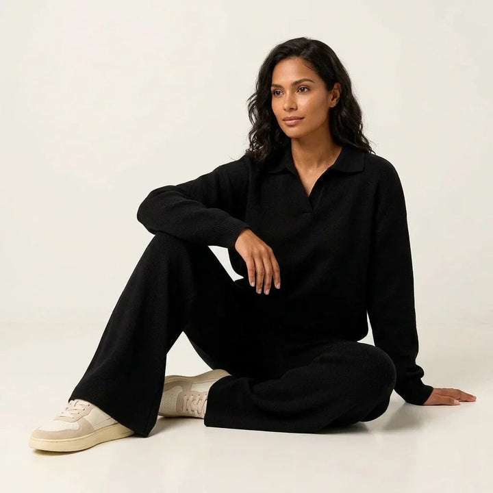 Completo lounge donna elegante con maglia collo e pantaloni ampi, outfit casa versatile e chic.