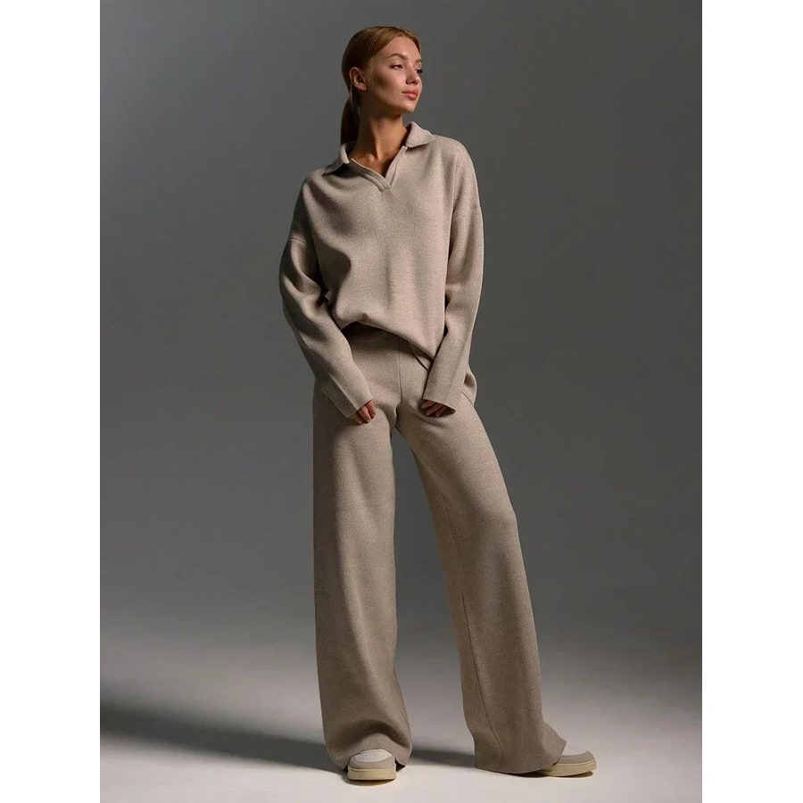 Completo lounge donna 2 pezzi: Elegante set maglione polo e pantaloni larghi per relax e comfort a casa.