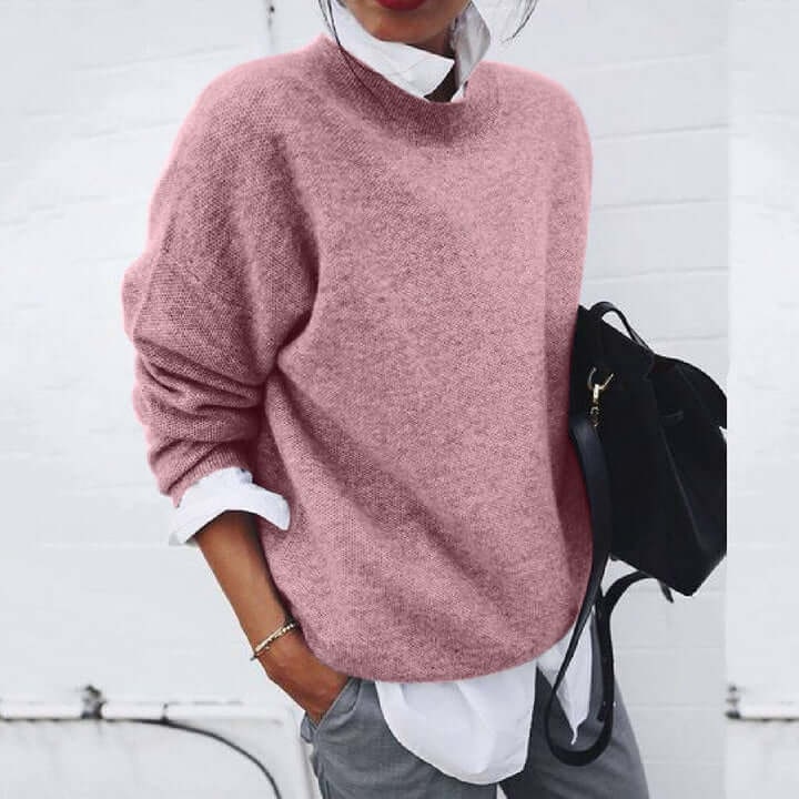 Maglione donna oversize girocollo per un look autunnale, vestibilità comoda e polsini a costine. Moda casual.