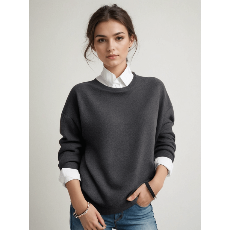 Maglione invernale donna oversize a girocollo, caldo e comodo, con eleganti polsini a costine. Stile casual.
