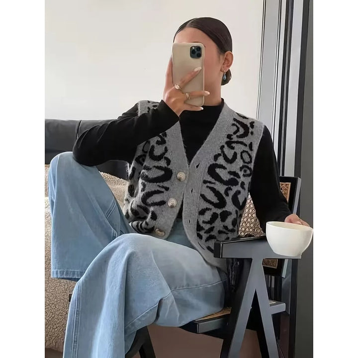 Gilet smanicato in maglia leopardata da donna con scollo a V. Aggiungi un tocco selvaggio al tuo outfit.