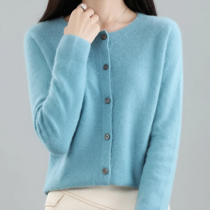 Moda donna: cardigan elegante con bottoni, un capo essenziale per il tuo guardaroba.