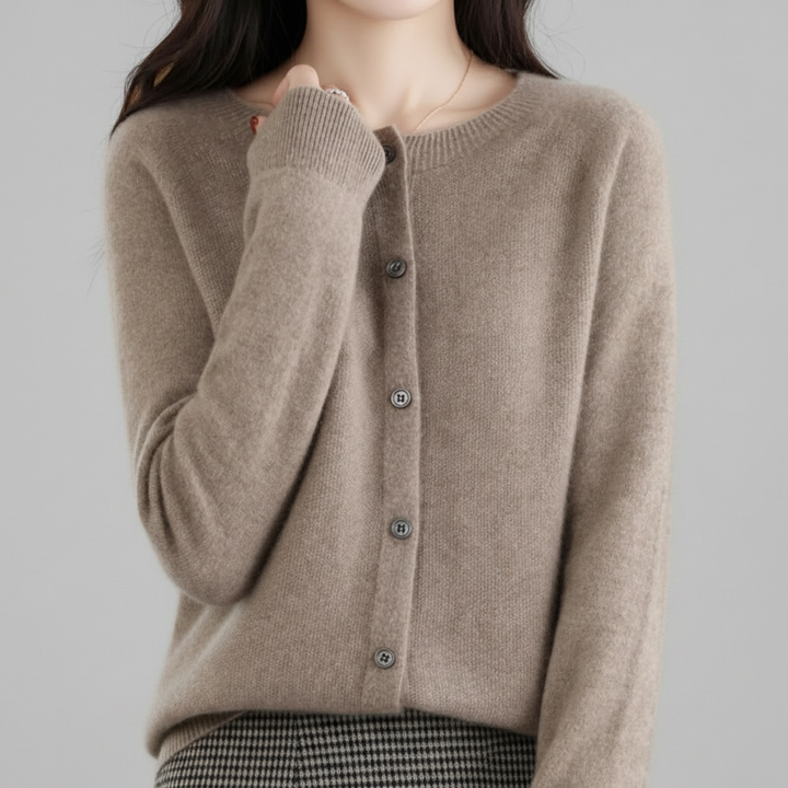 Cardigan donna versatile con bottoni, un must-have per le mezze stagioni.