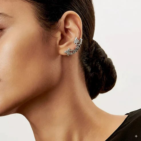 Elegante ear cuff vintage a foglia da donna in argento sterling, non richiede piercing. Gioiello dal fascino antico.