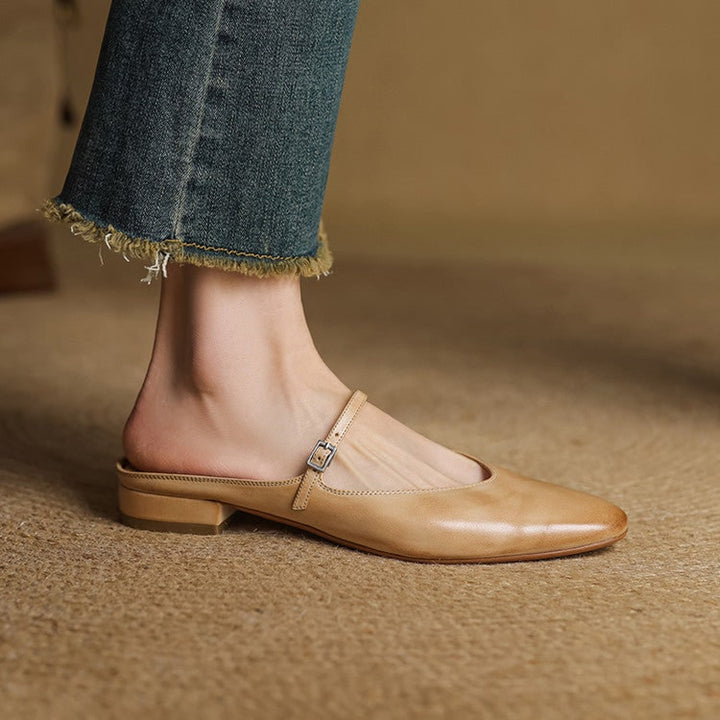 Mules da ufficio Mary Jane con cinturino e punta a mandorla. Comode e professionali.