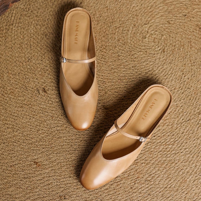 Scarpe Mary Jane da donna con cinturino elastico e punta a mandorla. Facili da indossare.