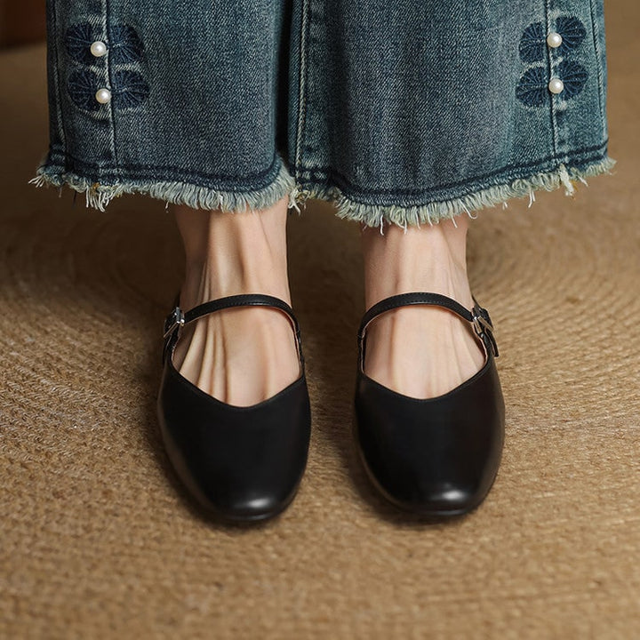 Mary Jane mules donna, comode e basse con cinturino sottile e punta a mandorla. Perfette per l'estate.