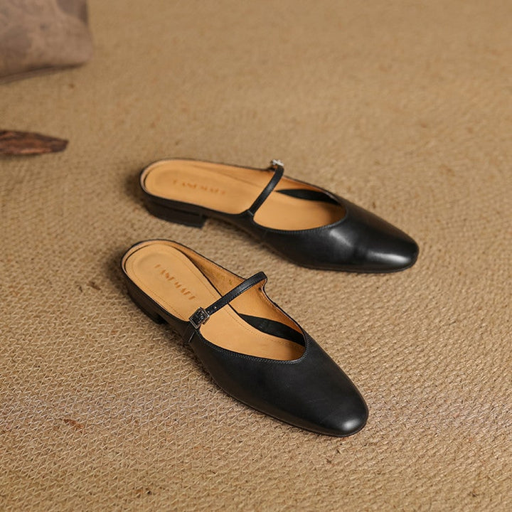 Scarpe basse Mary Jane per il tempo libero, con cinturino e punta a mandorla. Comfort e stile.