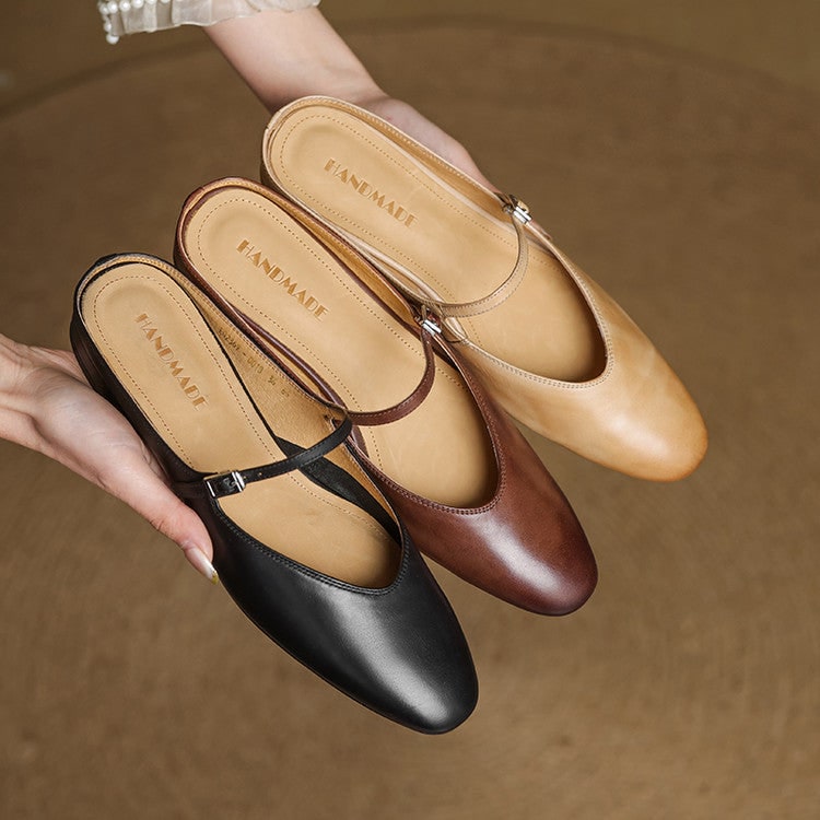Calzature da ufficio Mary Jane, mules basse con cinturino e punta a mandorla. Look professionale.