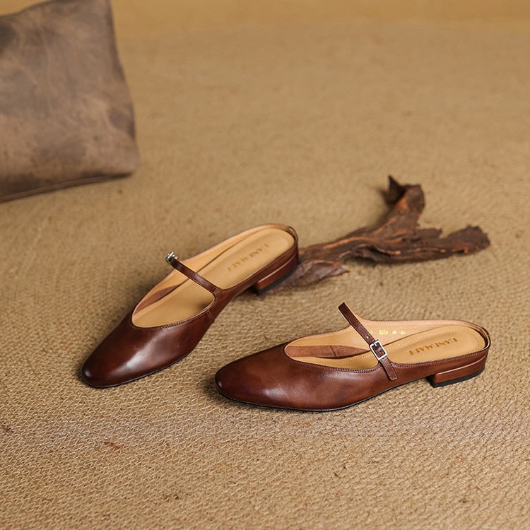 Scarpe comode Mary Jane da donna con cinturino e punta a mandorla. Ideali per lunghe giornate.