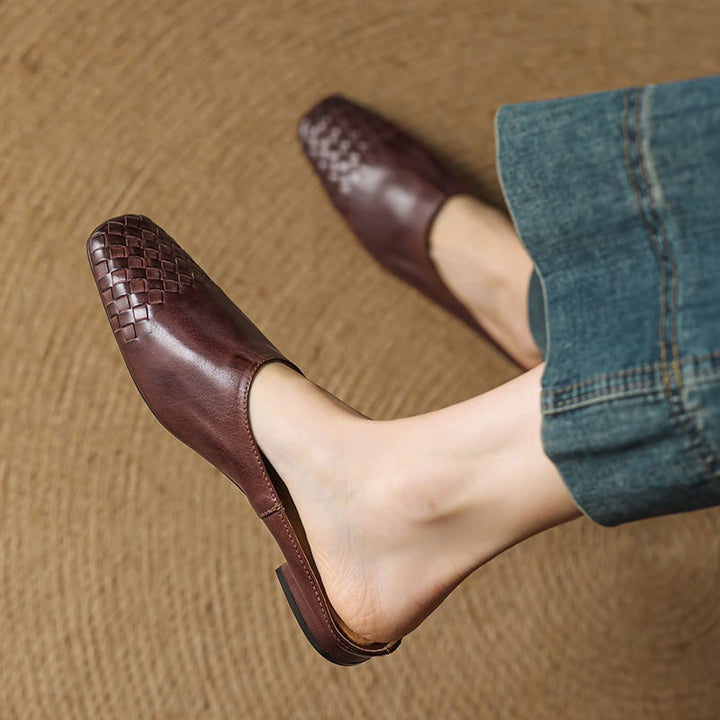 Scarpe donna mules intrecciate. Design con punta quadrata per stile casual ed elegante.
