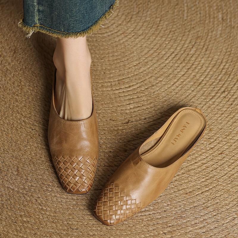 Scarpe slip-on da donna: mules intrecciate con punta quadrata. Comfort e stile per l'estate.