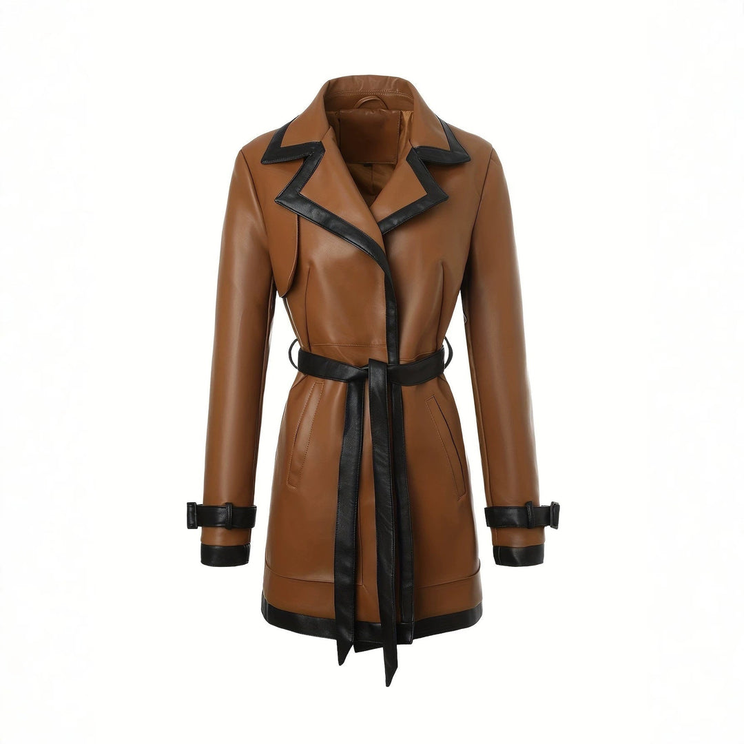Trench donna classico lungo marrone scuro, un capo versatile per un outfit elegante e moda femminile.