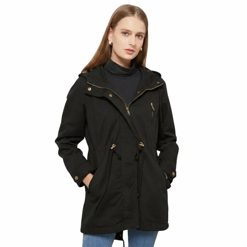 Giacca donna utilitaria leggera con cappuccio e coulisse in vita, perfetta per un look casual primaverile.