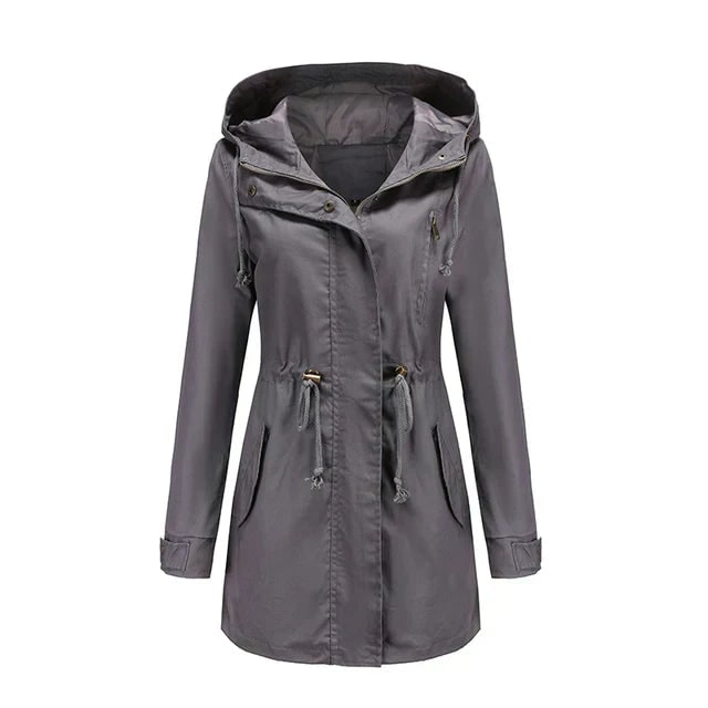 Giacca donna con cappuccio, utilitaria e leggera, outfit versatile per primavera, disponibile anche taglie forti.