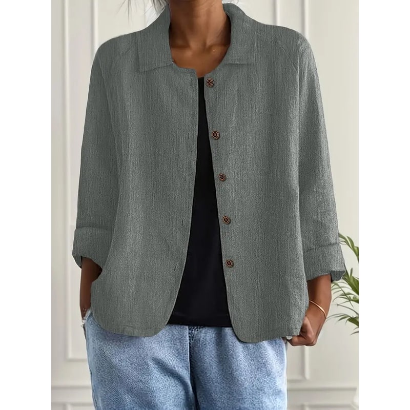 Camicia giacca donna versatile per primavera/estate, con maniche a tre quarti e chiusura a bottoni.