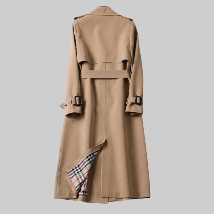 Cappotto trench donna, modello classico e lungo, chiusura doppiopetto con cintura in vita. Perfetto outerwear elegante.