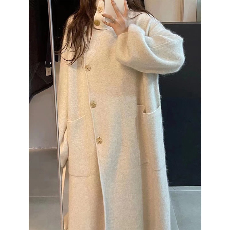 Cardigan donna oversize confortevole, con elegante collo ad imbuto e maniche a palloncino. Stile casual quotidiano.